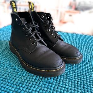 Dr Martens Ali 6 Eye Boot size 7W/6M